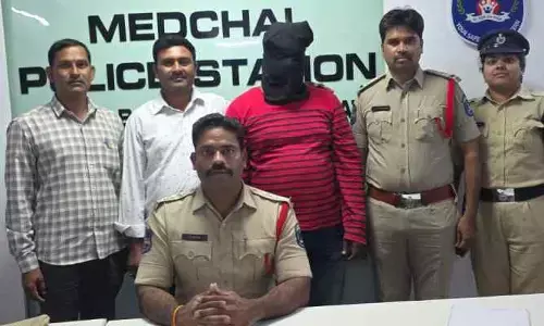 సెల్‌ఫోన్‌ చోరీ కేసు ఛేదించిన పోలీసులు