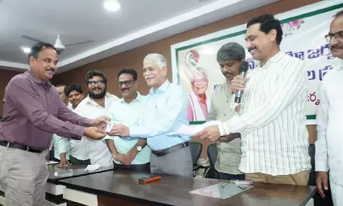 వృత్తి గౌరవాన్ని కాపాడుకోవడమే నిజమైన జర్నలిజం: మీడియా అకాడమీ చైర్మన్ శ్రీనివాస్ రెడ్డి