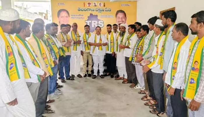 బోథ్ రాజకీయాల్లో కొత్త సమీకరణాలు.. మళ్లీ బలపడుతున్న మాజీ ఎమ్మెల్యే రాథోడ్ బాపూరావు బోథ్ రాజకీయాల్లో కొత్త సమీకరణాలు.. మళ్లీ బలపడుతున్న మాజీ ఎమ్మెల్యే రాథోడ్ బాపూరావు