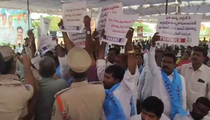 చేపల మార్కెట్ శంకుస్థాపనలో మంత్రి వాకిటి శ్రీహరికి నిరసన సెగ చేపల మార్కెట్ శంకుస్థాపనలో మంత్రి వాకిటి శ్రీహరికి నిరసన సెగ