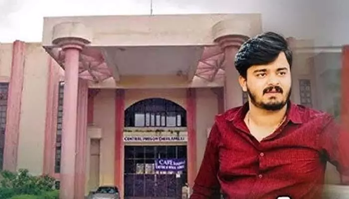 చర్లపల్లి జైలు నుండి బండి భగీరథ్ విడుదల చర్లపల్లి జైలు నుండి బండి భగీరథ్ విడుదల