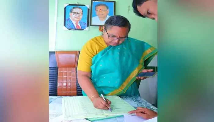 సమయపాలన పాటించని డాక్టర్లపై కలెక్టర్ ఆగ్రహం సమయపాలన పాటించని డాక్టర్లపై కలెక్టర్ ఆగ్రహం