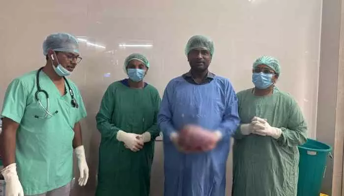 హుజూరాబాద్ లో అరుదైన శస్త్ర చికిత్స..4 కిలోల కణితి తొలగింపు హుజూరాబాద్ లో అరుదైన శస్త్ర చికిత్స..4 కిలోల కణితి తొలగింపు