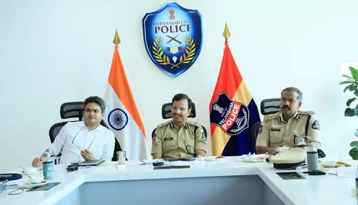 ఓఆర్ఆర్ పై ప్రమాదాల నివారణకు ఏఐ (AI)తో నిఘా.. 80 బ్లాక్ స్పాట్స్ గుర్తింపు ఓఆర్ఆర్ పై ప్రమాదాల నివారణకు ఏఐ (AI)తో నిఘా.. 80 బ్లాక్ స్పాట్స్ గుర్తింపు