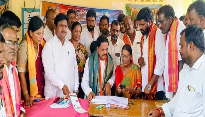 మెదక్ పల్లిలో ఆకా సెంటర్ ప్రారంభించిన ఎమ్మెల్యే... మెదక్ పల్లిలో ఆకా సెంటర్ ప్రారంభించిన ఎమ్మెల్యే...