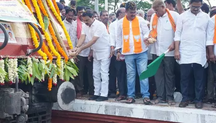 నరసాపురం వాసులకు గుడ్ న్యూస్.. వీక్లీ ఎక్స్ప్రెస్ ప్రారంభం నరసాపురం వాసులకు గుడ్ న్యూస్.. వీక్లీ ఎక్స్ప్రెస్ ప్రారంభం