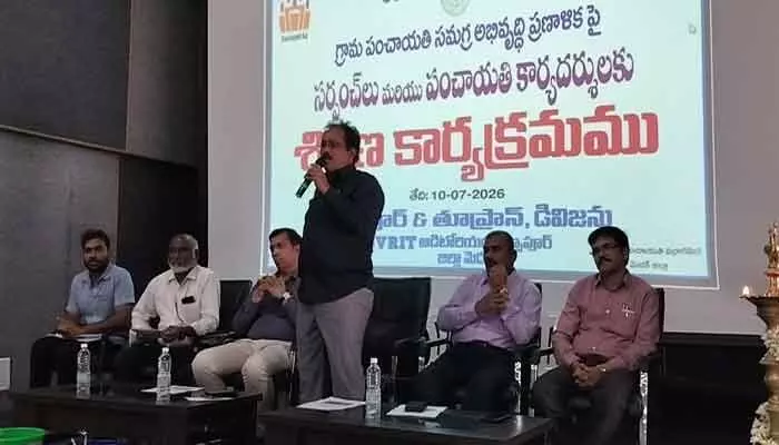 పంచాయతీ కార్యదర్శులు బాధ్యతగా పనిచేయాలి పంచాయతీ కార్యదర్శులు బాధ్యతగా పనిచేయాలి