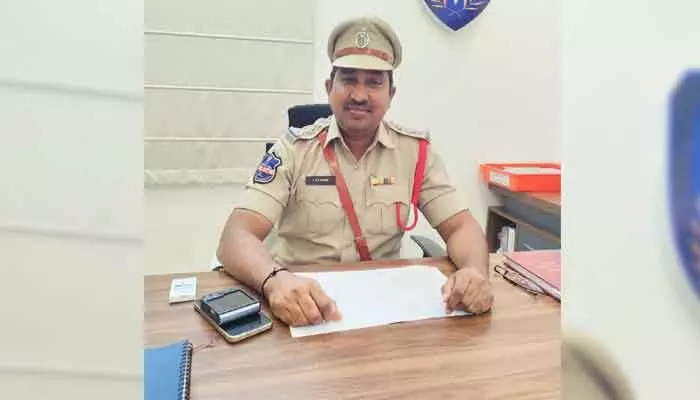 ఆదిభట్ల నూతన సీఐగా బాధ్యతలు చేపట్టిన రమేష్ ఆదిభట్ల నూతన సీఐగా బాధ్యతలు చేపట్టిన రమేష్
