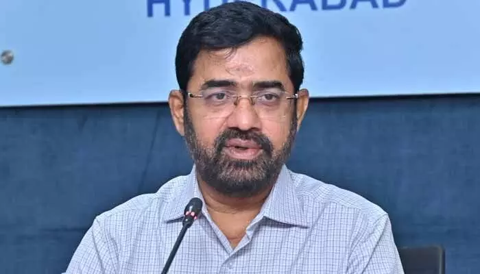 ఫిర్యాదుల పరిష్కారంలో నిర్లక్ష్యం.. 11 మంది మేనేజర్లకు చార్జ్ మెమోలు ఫిర్యాదుల పరిష్కారంలో నిర్లక్ష్యం.. 11 మంది మేనేజర్లకు చార్జ్ మెమోలు