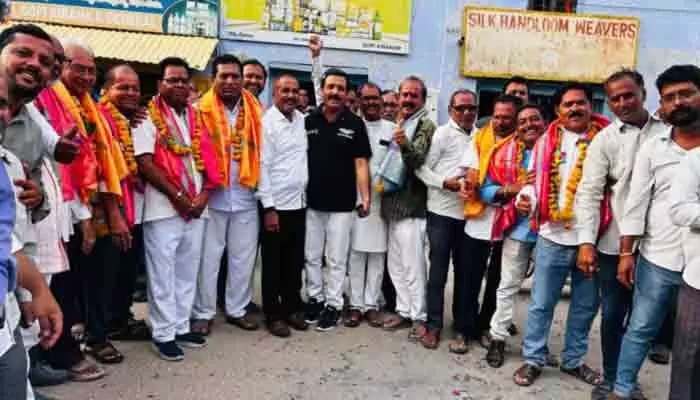 పట్టు చేనేత సహకార సంఘానికి 9 మంది డైరెక్టర్ల ఎన్నిక పట్టు చేనేత సహకార సంఘానికి 9 మంది డైరెక్టర్ల ఎన్నిక