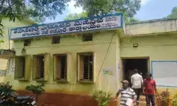 ఆన్లైన్ భద్రత అబద్ధం.. ఏజెన్సీలో కుంభకోణాల రట్టు ఆన్లైన్ భద్రత అబద్ధం.. ఏజెన్సీలో కుంభకోణాల రట్టు