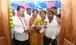 ప్రజలకు పారదర్శకంగా సేవలు అందించాలి : ఇన్చార్జి మంత్రి జూపల్లి కృష్ణారావు ప్రజలకు పారదర్శకంగా సేవలు అందించాలి : ఇన్చార్జి మంత్రి జూపల్లి కృష్ణారావు