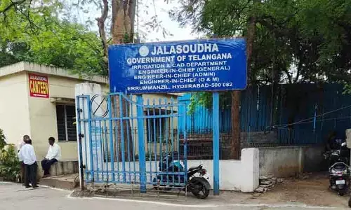 ఇరిగేషన్ శాఖలో జోరుగా బదిలీల పైరవీలు.. చక్రం తిప్పుతున్న ఇద్దరు అధికారులు!