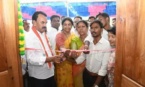 ప్రజలకు పారదర్శకంగా సేవలు అందించాలి : ఇన్‌చార్జి మంత్రి జూపల్లి కృష్ణారావు