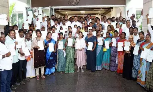 పేదల కన్నీళ్లు తుడవడమే ప్రభుత్వ లక్ష్యం