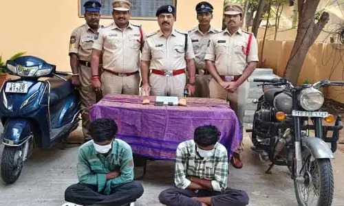గంజాయి విక్రయదారుల అరెస్ట్
