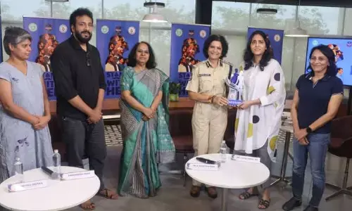 వి హబ్‌లో స్టాండ్‌ విత్‌ హర్‌ చర్చా కార్యక్రమం