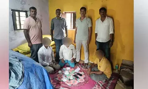 పుల్కల్‌లో పేకాట స్థావరం పై పోలీసుల మెరుపు దాడి.. ముగ్గురు అరెస్ట్