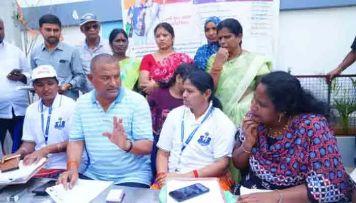 ఎస్ఐఆర్ కార్యక్రమాన్ని పరిశీలించిన ఎమ్మెల్యే బత్తుల లక్ష్మారెడ్డి ఎస్ఐఆర్ కార్యక్రమాన్ని పరిశీలించిన ఎమ్మెల్యే బత్తుల లక్ష్మారెడ్డి