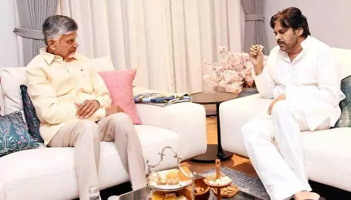 పవన్ కళ్యాణ్ త్వరగా కోలుకోవాలని సీఎం చంద్రబాబు నాయుడు ఆకాంక్ష పవన్ కళ్యాణ్ త్వరగా కోలుకోవాలని సీఎం చంద్రబాబు నాయుడు ఆకాంక్ష