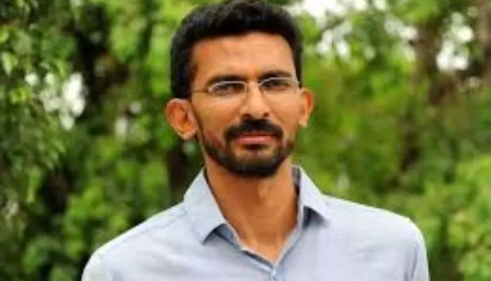 శేఖర్ కమ్ముల ముందు కొత్త సవాల్.. ఏ నిర్ణయం తీసుకుంటారు? శేఖర్ కమ్ముల ముందు కొత్త సవాల్.. ఏ నిర్ణయం తీసుకుంటారు?