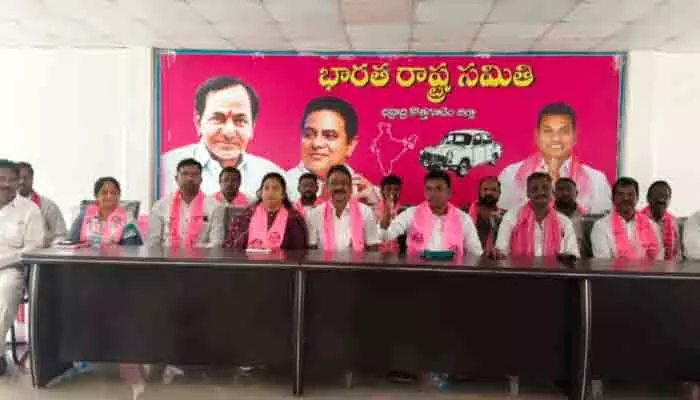 డబ్బు సంచులతో దొరికిన దొంగవు నీవు డబ్బు సంచులతో దొరికిన దొంగవు నీవు