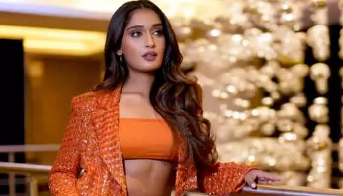 బాలీవుడ్లోకి గ్రాండ్ ఎంట్రీ ఇవ్వనున్న నిహారిక.. తాజాగా మరో ఆఫర్ అందుకున్న బ్యూటీ! బాలీవుడ్లోకి గ్రాండ్ ఎంట్రీ ఇవ్వనున్న నిహారిక.. తాజాగా మరో ఆఫర్ అందుకున్న బ్యూటీ!
