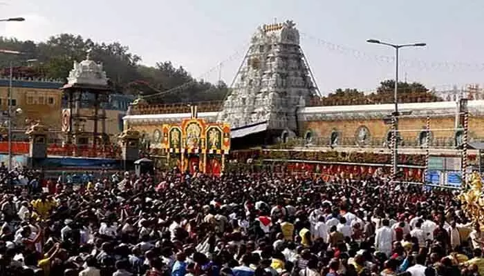 భక్తులకు అలర్ట్.. తిరుమల శ్రీవారి దర్శనం క్యూలైన్ మూసివేత భక్తులకు అలర్ట్.. తిరుమల శ్రీవారి దర్శనం క్యూలైన్ మూసివేత