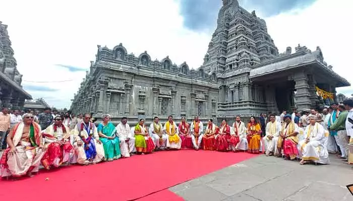 స్వామి సన్నిధిలో నూతన ట్రస్ట్ బోర్డు ప్రమాణ స్వీకారం స్వామి సన్నిధిలో నూతన ట్రస్ట్ బోర్డు ప్రమాణ స్వీకారం
