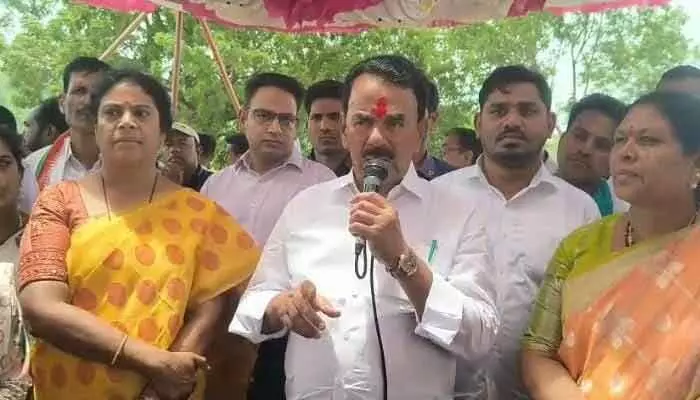 అటవీ హక్కుల చట్టం కేంద్ర పరిధిలో ఉంది : మంత్రి జూపల్లి కృష్ణారావు అటవీ హక్కుల చట్టం కేంద్ర పరిధిలో ఉంది : మంత్రి జూపల్లి కృష్ణారావు