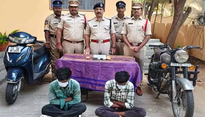 గంజాయి విక్రయదారుల అరెస్ట్ గంజాయి విక్రయదారుల అరెస్ట్