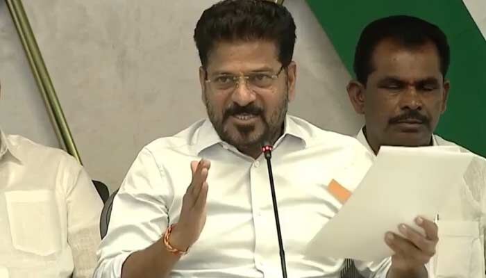పారుతున్న నీళ్లను ఎత్తిపోస్తే బ్యారేజీలు ఎందుకు?.. కాళేశ్వరంపై BRSకు సీఎం కౌంటర్