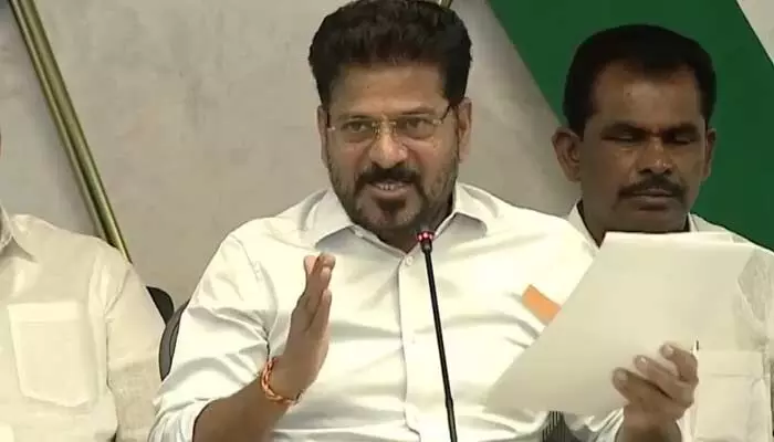 పారుతున్న నీళ్లను ఎత్తిపోస్తే బ్యారేజీలు ఎందుకు?.. కాళేశ్వరంపై BRSకు సీఎం కౌంటర్ పారుతున్న నీళ్లను ఎత్తిపోస్తే బ్యారేజీలు ఎందుకు?.. కాళేశ్వరంపై BRSకు సీఎం కౌంటర్