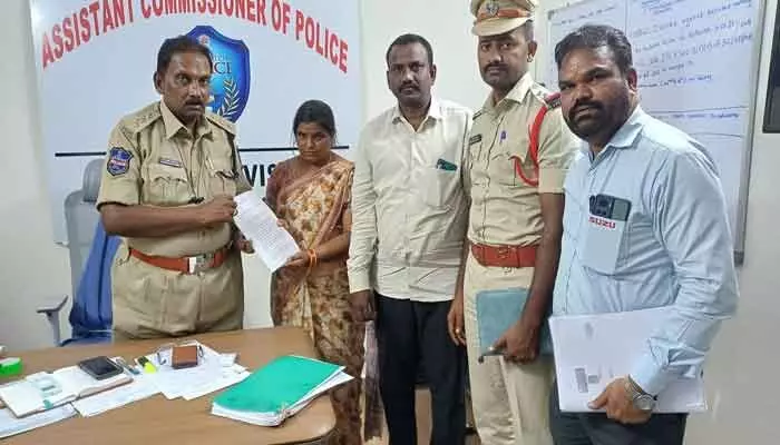 శ్రీధర్ బాబు మృతి కేసులో కీలక మలుపు.. శ్రీధర్ బాబు మృతి కేసులో కీలక మలుపు..