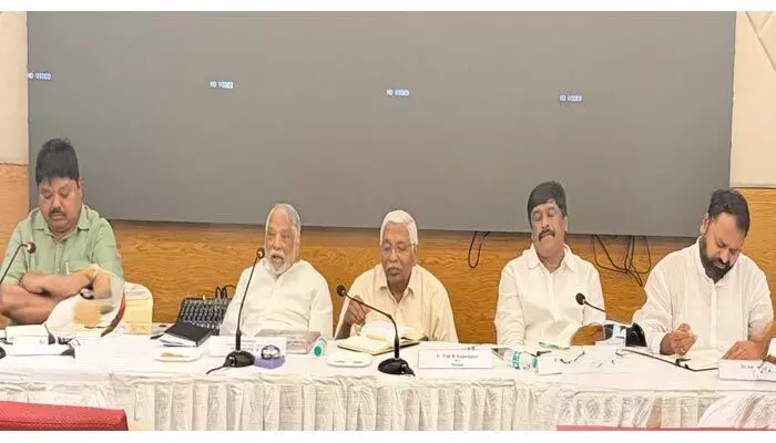 తప్పుల్లేకుండా ఉద్యమకారుల గుర్తింపు.. త్వరలో సీఎం రేవంత్కు తుది నివేదిక: కమిటీ చైర్మన్ కేకే తప్పుల్లేకుండా ఉద్యమకారుల గుర్తింపు.. త్వరలో సీఎం రేవంత్కు తుది నివేదిక: కమిటీ చైర్మన్ కేకే