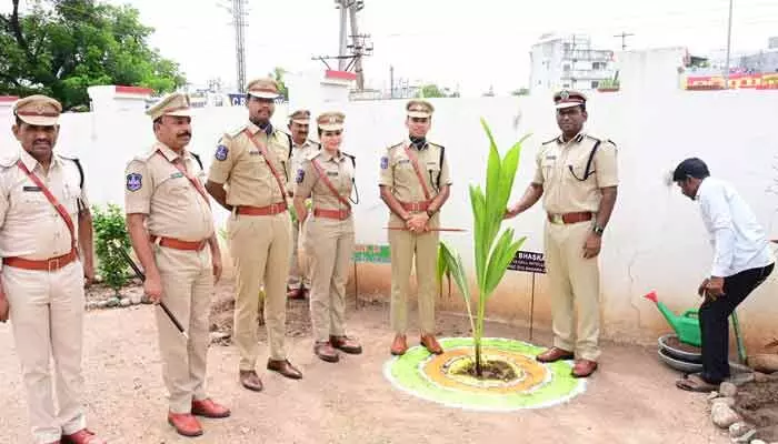 ప్రజలకు మెరుగైన పోలీసింగ్ అందించాలి : డీఐజీ ఆర్. భాస్కరన్ ప్రజలకు మెరుగైన పోలీసింగ్ అందించాలి : డీఐజీ ఆర్. భాస్కరన్
