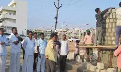 రూ.573 కోట్లతో రోడ్ల నిర్మాణ పనులకు శ్రీకారం.. పైలాన్ను పరిశీలించిన మంత్రి వాకిటి శ్రీహరి రూ.573 కోట్లతో రోడ్ల నిర్మాణ పనులకు శ్రీకారం.. పైలాన్ను పరిశీలించిన మంత్రి వాకిటి శ్రీహరి