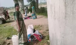 కీడు సోకిందని ఊరు ఖాళీ చేసిన జమ్మికుంట ప్రజలు.. రోజంతా బయటే! కీడు సోకిందని ఊరు ఖాళీ చేసిన జమ్మికుంట ప్రజలు.. రోజంతా బయటే!