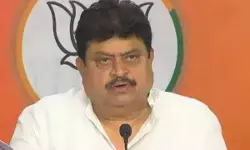 సర్ పేరుతో ఓట్లను తొలగిస్తున్నారు : సీఈఓకు బీజేపీ రామచందర్ ఫిర్యాదు సర్ పేరుతో ఓట్లను తొలగిస్తున్నారు : సీఈఓకు బీజేపీ రామచందర్ ఫిర్యాదు