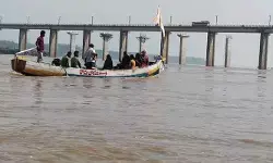 భద్రంగా భద్రాచలం వారధి.. గోదావరి ఆటుపోట్లను తట్టుకుని 61 ఏళ్లు పూర్తి.. నేటికి చెక్కుచెదరని వైనం భద్రంగా భద్రాచలం వారధి.. గోదావరి ఆటుపోట్లను తట్టుకుని 61 ఏళ్లు పూర్తి.. నేటికి చెక్కుచెదరని వైనం