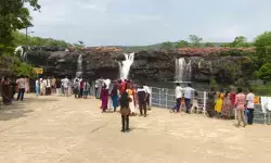 బొగతకు పర్యాటకుల తాకిడి