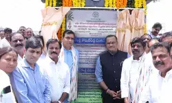 భువనగిరి–చిట్యాల నాలుగు లేన్ల రోడ్డుకు శంకుస్థాపన భువనగిరి–చిట్యాల నాలుగు లేన్ల రోడ్డుకు శంకుస్థాపన
