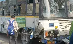 అదుపు తప్పి డివైడర్‌ను ఢీకొన్న ఆర్టీసీ బస్సు