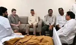 డీసీఎం పవన్ కళ్యాణ్ను పరామర్శించిన మంత్రి నారాయణ డీసీఎం పవన్ కళ్యాణ్ను పరామర్శించిన మంత్రి నారాయణ