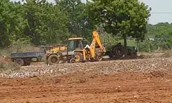 క్యాతంపల్లిలో జోరుగా అక్రమ మట్టి రవాణా? క్యాతంపల్లిలో జోరుగా అక్రమ మట్టి రవాణా?