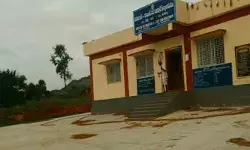 రేవల్లిలో సీసీ రోడ్డుకు క్యూరింగ్ చేయలేదంటూ ఆరోపణలు