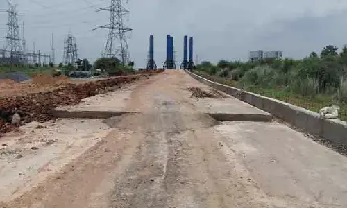 రూ.27 కోట్ల సీసీ రోడ్డు పనుల్లో నాణ్యత లోపం?