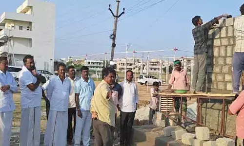 రూ.573 కోట్లతో రోడ్ల నిర్మాణ పనులకు శ్రీకారం.. పైలాన్‌ను పరిశీలించిన మంత్రి వాకిటి శ్రీహరి
