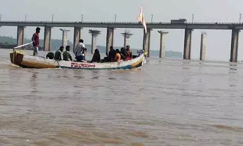 భద్రంగా భద్రాచలం వారధి.. గోదావరి ఆటుపోట్లను తట్టుకుని 61 ఏళ్లు పూర్తి.. నేటికి చెక్కుచెదరని వైనం