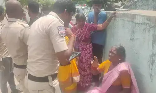 సర్ అప్లికేషన్ పేరుతో మోసం.. పుస్తెలతాడు ఎత్తుకెళ్లిన దుండగులు
